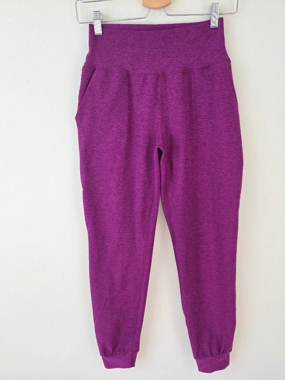 Beyond Yoga Space Dye Joggers Size XS Purple High Waist Soft Stretch Pants